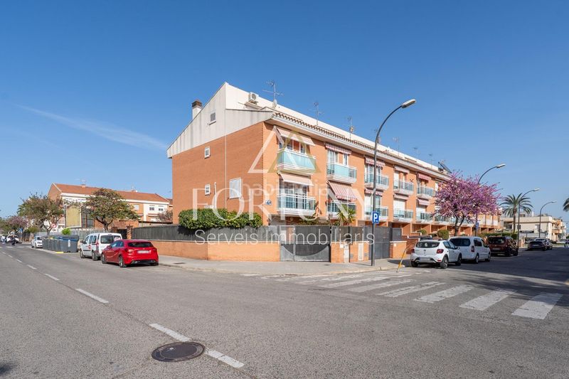 Foto cdd5556d-d55a-4722-a62c-0da802647740. Casa adossada amb aparcament a Migjorn Reus