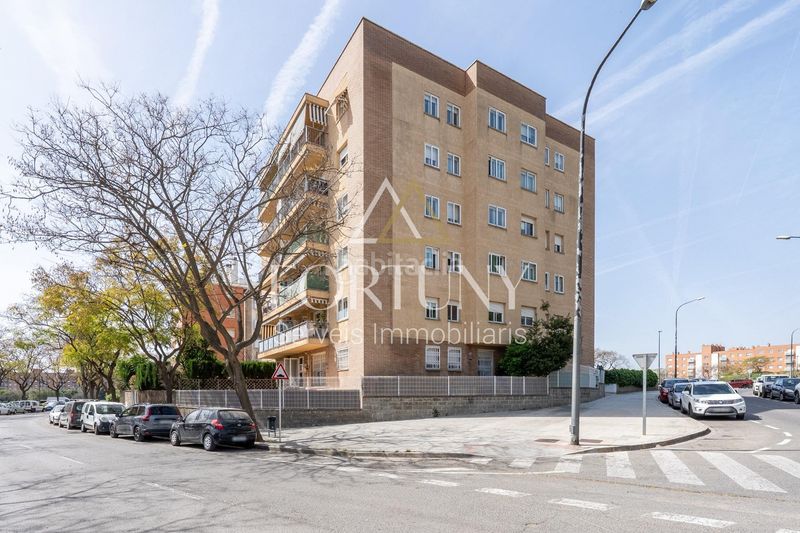 Foto 020f2229-ced9-430d-b760-03271341d3fe. Pis amb aparcament a Mestral Reus