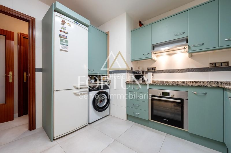 Foto bb446681-5fca-44ca-ae55-d4a3fc8e9b95. Pis amb aparcament a Mestral Reus