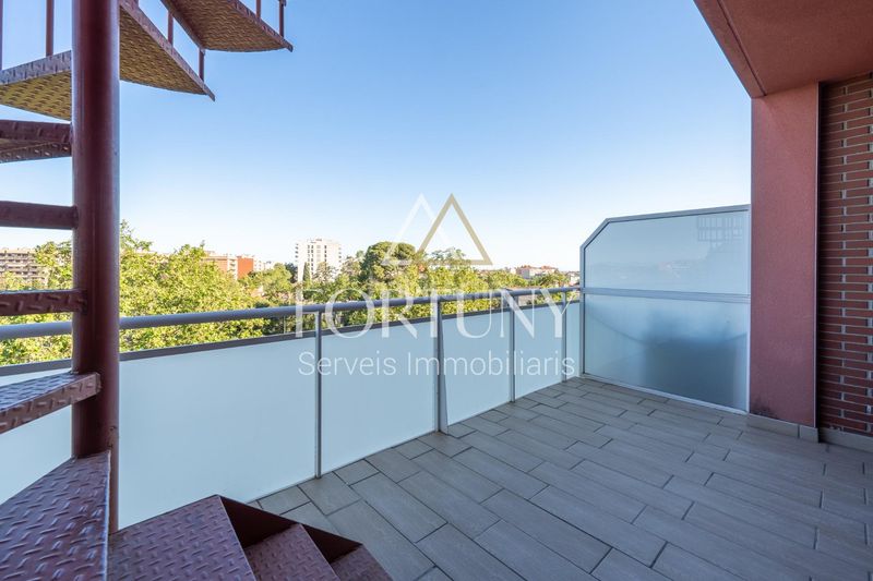 Foto 2a291a3a-25cc-495b-8e55-b96f96f69732. Àtic amb piscina a Centre Reus