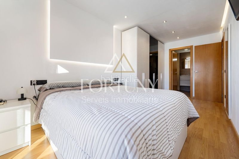 Foto 5ff4c57a-c7bf-49bb-ae0e-122172ff356e. Àtic amb piscina a Centre Reus