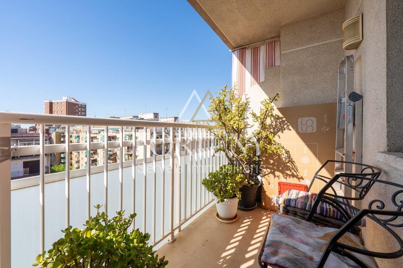 Foto 73e73cf5-e89f-4844-bf6c-35b2ee9af19c. Pis amb aparcament a Centre Reus