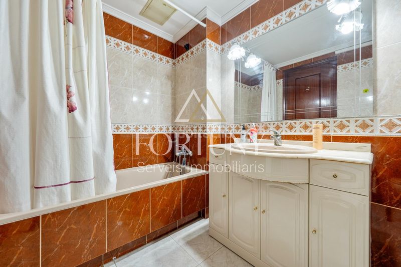 Foto fd0cee0a-0f33-45ab-9386-08e0e4e79e5e. Pis amb aparcament a Centre Reus