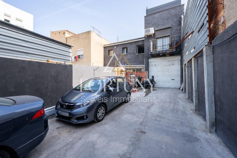 Foto 54b1104b-db02-4c0a-bf89-54c0985e9190. Casa adossada amb aparcament a Ponent Reus