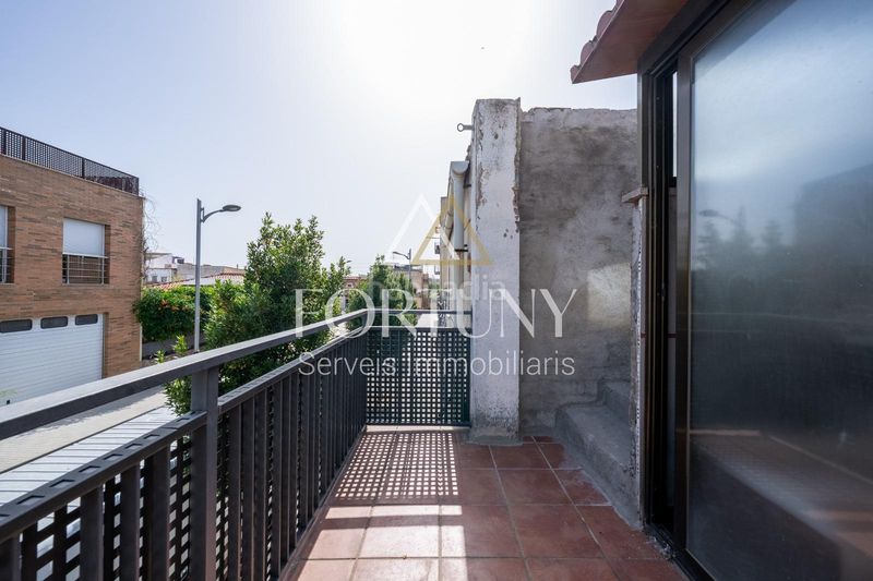 Foto 7aed10e2-f5a3-4cfa-8760-e9a9d86a1ed7. Casa adossada amb aparcament a Ponent Reus