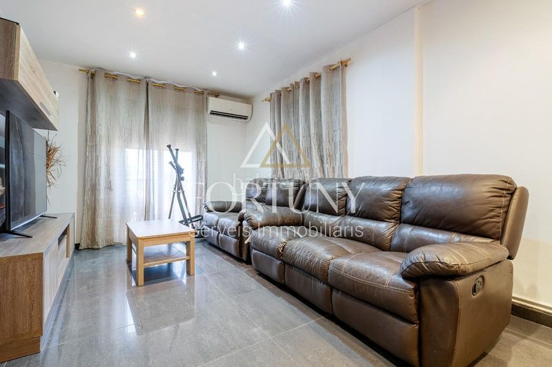 Foto a6b6db20-7a14-45ab-85f8-c3eeb2218517. Casa adossada amb aparcament a Ponent Reus