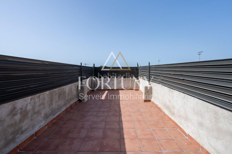 Foto b9483e79-6bd4-4bc4-84a3-1e8bdf1cb6bb. Casa adossada amb aparcament a Ponent Reus