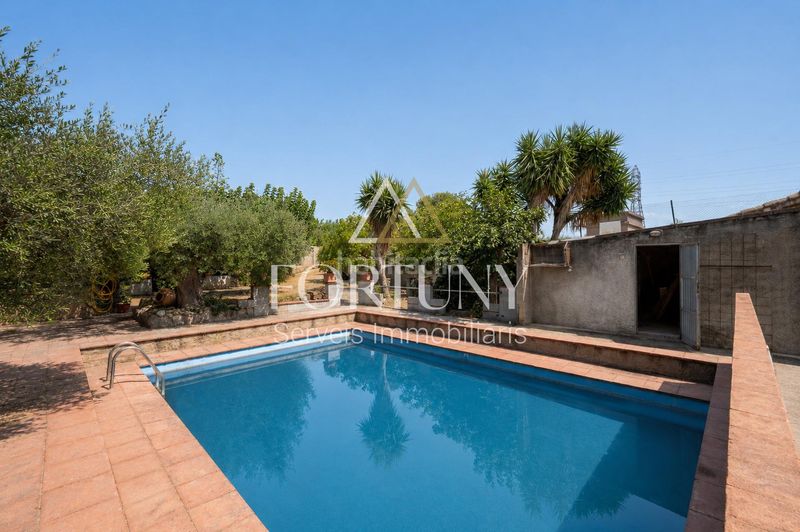 Foto 63648c9b-4b51-4625-85a9-cf84b9de11ae. Casa amb piscina a Centre Reus