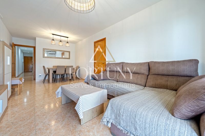Foto df0ff965-ea20-4a77-beae-a1c519f263cd. Pis amb aparcament a Centre Reus