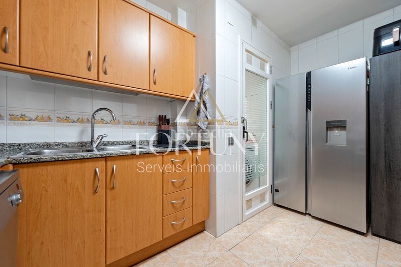 Foto ee6fdc21-9d03-4cb4-9b86-19013a34fec4. Pis amb aparcament a Centre Reus