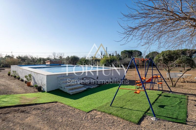 Foto 0687f5de-dcc8-4c61-9915-c693402daede. Casa amb piscina a Mestral Reus