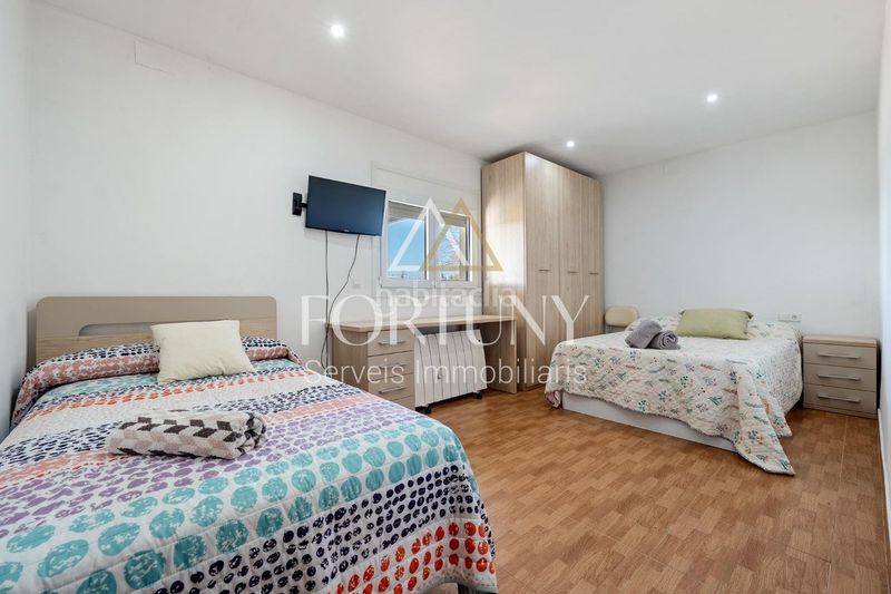 Foto 09d5cd48-3755-4667-911b-cdaf9969bc5e. Casa amb piscina a Mestral Reus