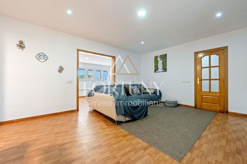 Foto 3fc23bab-c2f8-40c1-bc25-33888e7e0781. Casa amb piscina a Mestral Reus