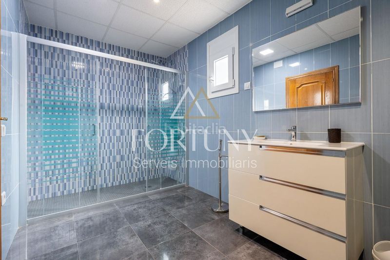 Foto 65eaa482-9f68-4c39-aefc-8ffe49cf6f09. Casa amb piscina a Mestral Reus