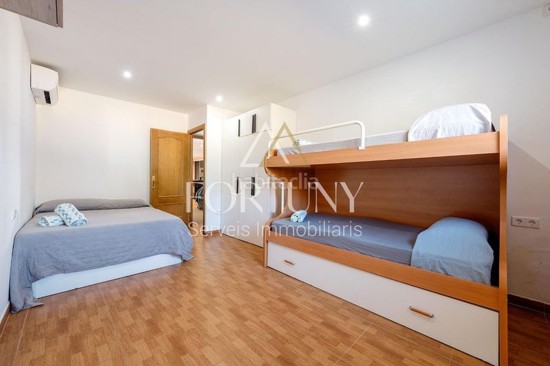 Foto 9250d82a-45bb-44a1-b8e3-5889155363c2. Casa amb piscina a Mestral Reus