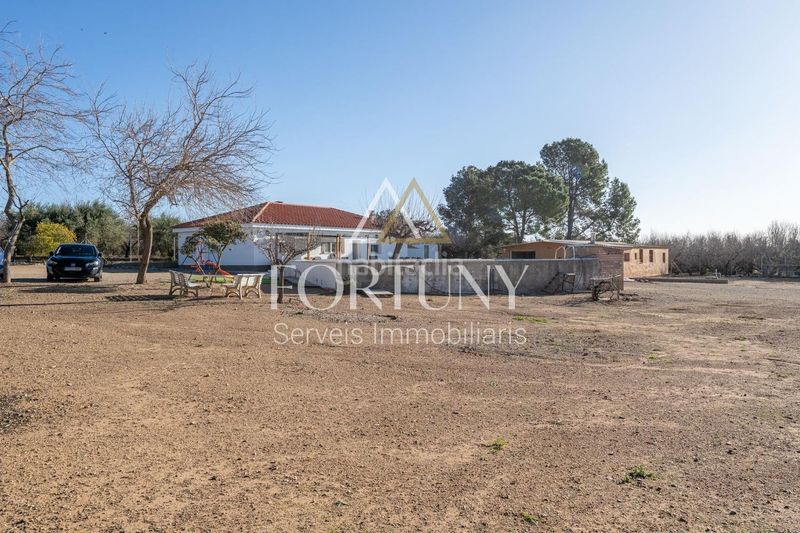 Foto b0025d5d-0528-40c6-ba5a-cf0f6e425882. Casa amb piscina a Mestral Reus