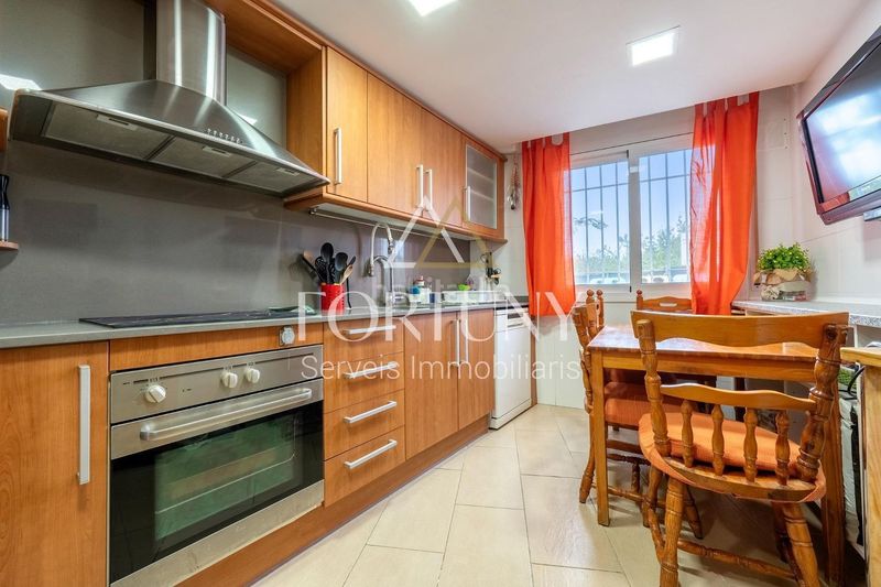 Foto 15662a42-6a73-4d2b-9dab-0f4f407a25a8. Casa amb aparcament a Migjorn Reus