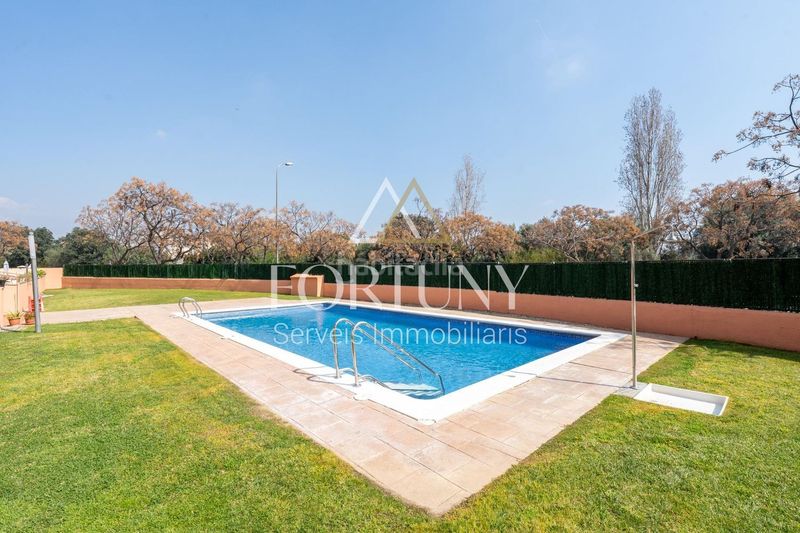 Foto 134d8757-28f3-4ea0-9a45-b6600f0d1327. Dúplex amb aparcament piscina a Llevant Reus