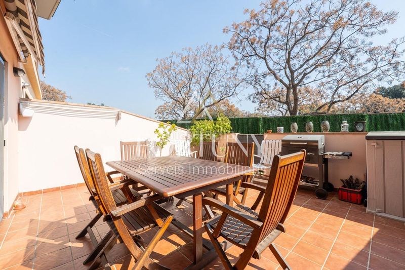 Foto c634414e-ab82-4a6c-896a-b80ea90ecaae. Dúplex amb aparcament piscina a Llevant Reus