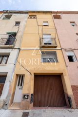 Haus  Montserrat. Casa en venta en valls