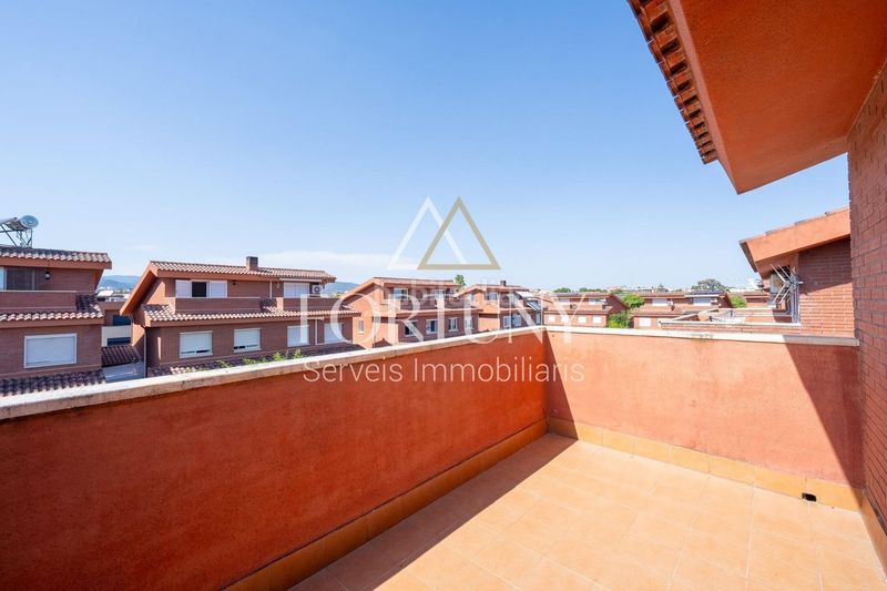 Foto 51866b2c-9342-4012-8cac-8a17b9f19be9. Casa amb aparcament a Migjorn Reus