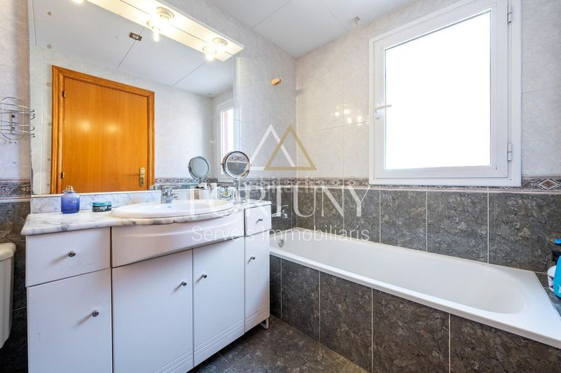 Foto faf5f5c7-666a-410d-965c-29b0224eb307. Casa amb aparcament a Migjorn Reus