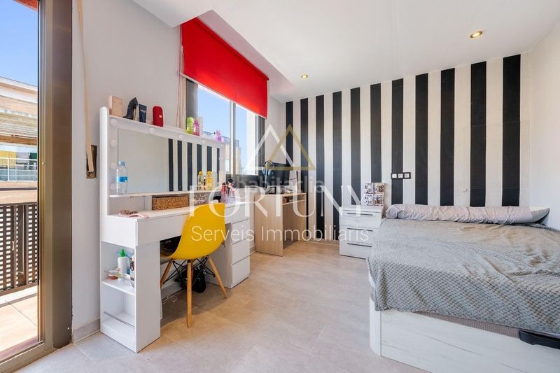 Foto e0c8a564-829b-48a9-8c90-40dd678629f2. Casa amb aparcament a Ponent Reus