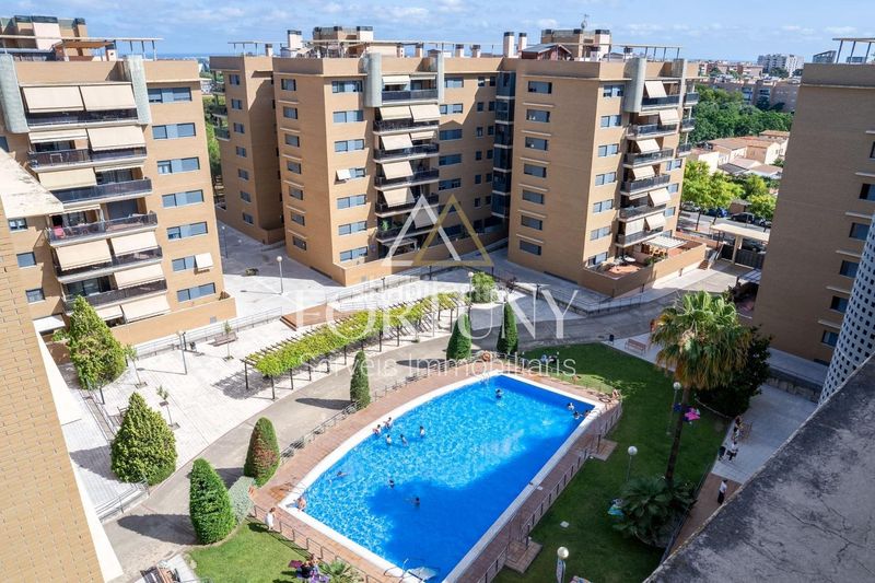 Foto ef969297-e099-4988-bf2d-b27ab628a2d5. Àtic amb aparcament piscina a Llevant Reus