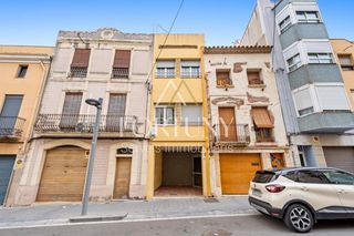 Haus  De raval 40. Casa en venta en la canonja