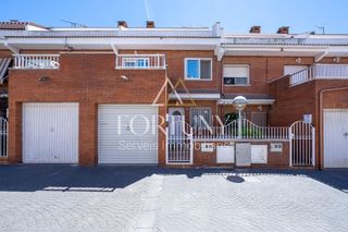 Haus  Passatge de formigosa. Casa en venta en reus