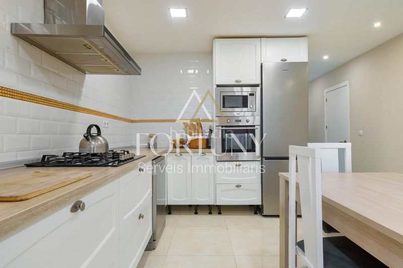 Foto 14f1a17f-bd0c-4653-87fa-3c0de744cb97. Casa amb aparcament a Constantí