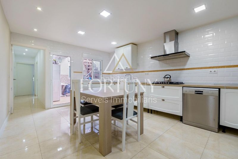 Foto 3664c977-b371-46a9-9105-dd2da3b297e6. Casa amb aparcament a Constantí