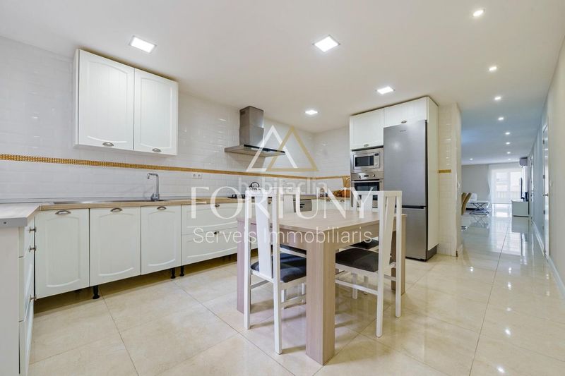 Foto c2b7c5cf-a1d7-4423-8b4f-c6d90c13928e. Casa amb aparcament a Constantí