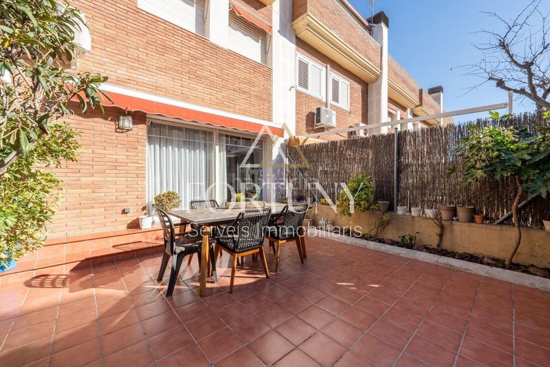 Foto 2099aaf1-47d9-4638-9924-7675f6bee5eb. Casa amb aparcament a Ponent Reus