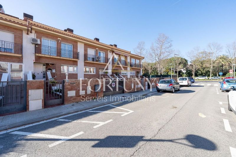 Foto 20ab00df-9bfe-4e63-9bce-61c07f5b5855. Casa amb aparcament a Ponent Reus