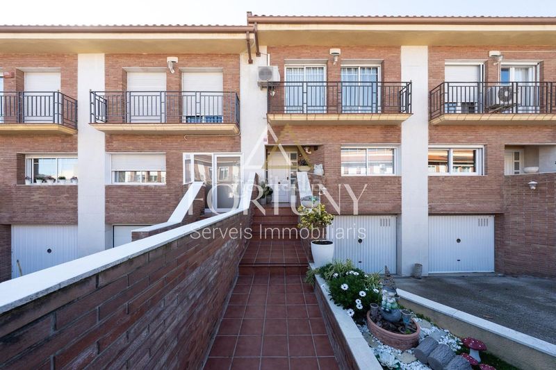 Foto 59d7c178-7696-44e0-add8-ed43ee21e942. Casa amb aparcament a Ponent Reus