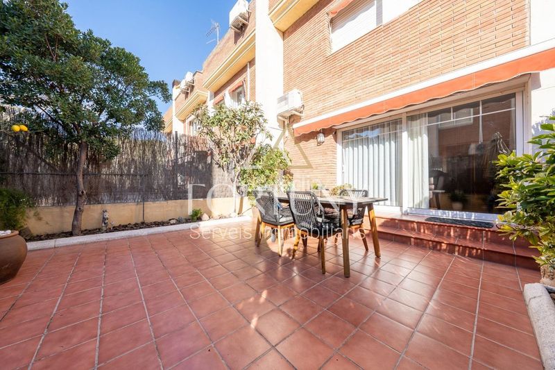 Foto 6bed1cd4-8db6-4ef9-a0bc-cfdba19b1a21. Casa amb aparcament a Ponent Reus