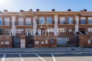 Haus  Passatge montbrió del camp 22. Casa en venta en reus