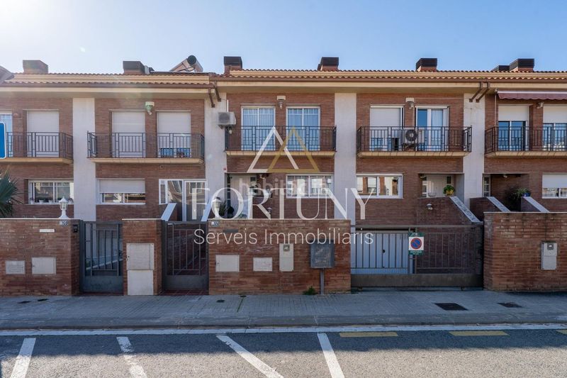 Foto 838e4223-6416-4c78-a69b-b22bd6ee1346. Casa amb aparcament a Ponent Reus