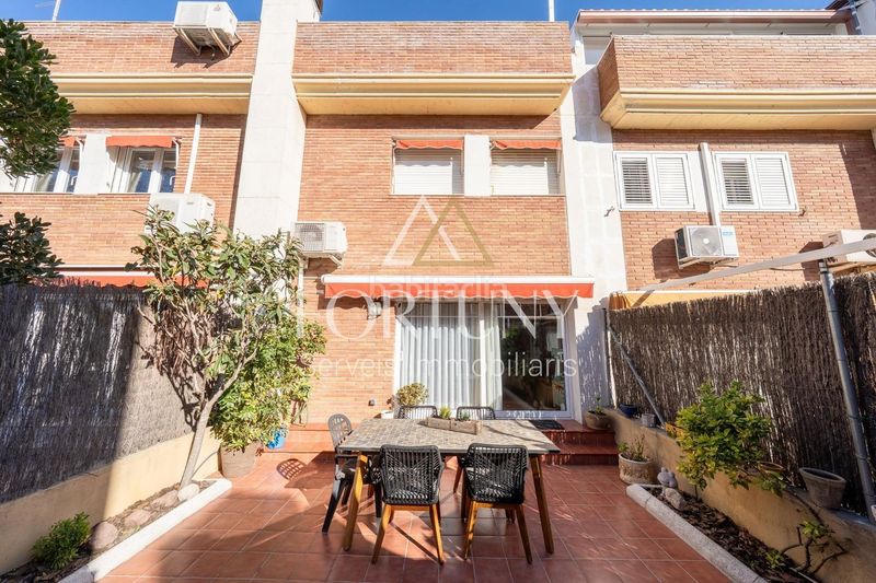 Foto ea4b19c9-7296-4065-a353-5980db845116. Casa amb aparcament a Ponent Reus