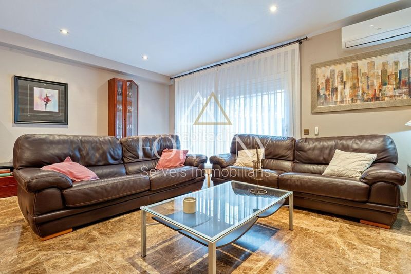 Foto eb5fe289-2ee8-4f2f-9946-cfe49ddc130a. Casa amb aparcament a Ponent Reus