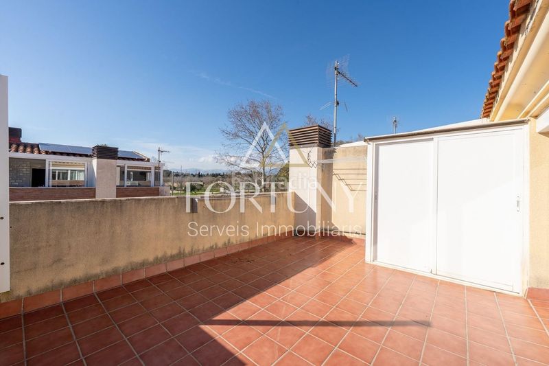 Foto f37a96f4-0454-4f30-ae67-06a4e1b60655. Casa amb aparcament a Ponent Reus