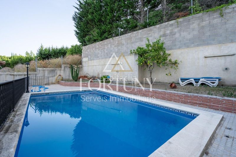 Foto 356bbff6-35d9-4fca-a411-9907bd336117. Casa  en venta en avinguda montclar, . en Riudecanyes