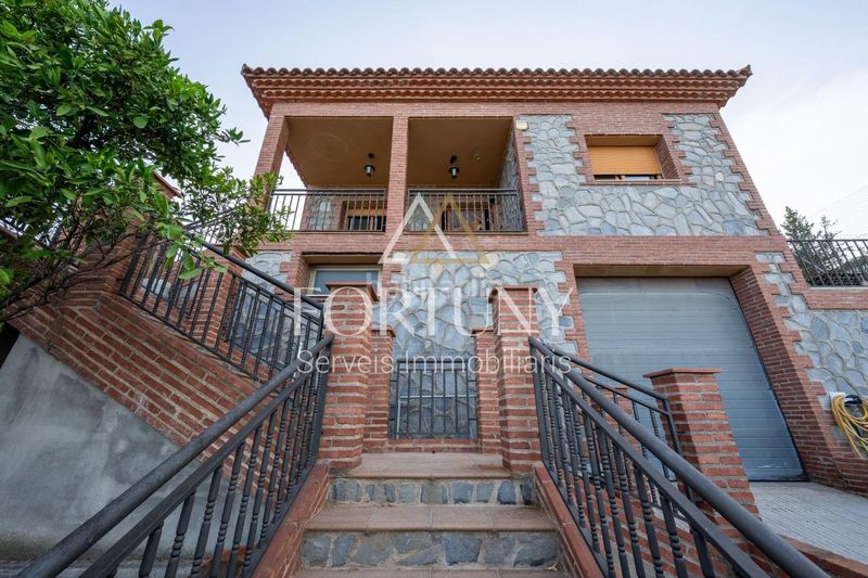Foto 46efdbb4-4f53-49bc-bbe2-1ed30ee35ef8. Casa  en venta en avinguda montclar, . en Riudecanyes
