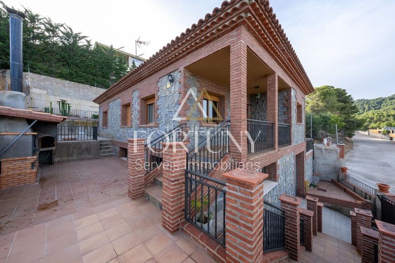 Foto d29a2b1e-8dac-489c-a925-00000ac0ac87. Casa  en venta en avinguda montclar, . en Riudecanyes