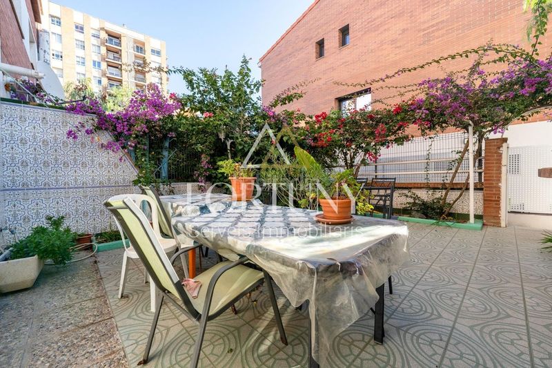 Foto 1bcd1208-6a8d-42fc-afcf-b165c6499b1f. Casa amb aparcament piscina a Centre Reus