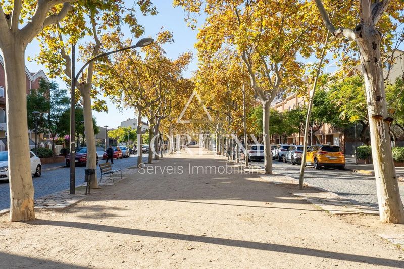 Foto 33a94016-e1b2-41af-ab84-ee8a3c3dc9fe. Casa amb aparcament piscina a Centre Reus