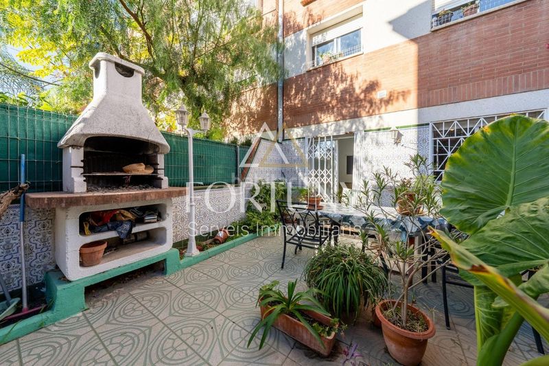 Foto 4e438755-f171-42ff-a8fa-81c712f5833d. Casa amb aparcament piscina a Centre Reus