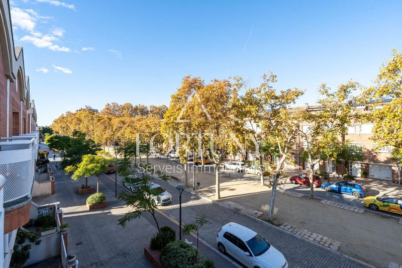 Foto 9e0d2ff5-3ef9-4204-9c45-f5fd1e9b98f5. Casa amb aparcament piscina a Centre Reus