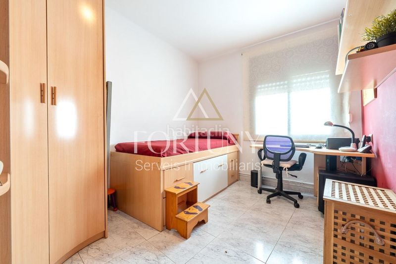 Foto 5d8e528a-a506-4ae0-841e-a637c0d004f2. Casa amb aparcament a Ponent Reus